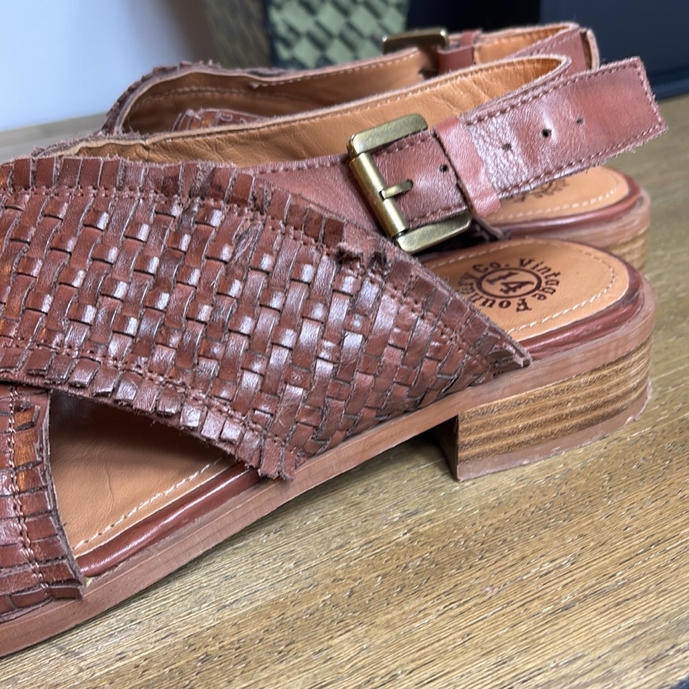 VINTAGE FOUNDRY CO. LEATHER SANDALS - Picture 2 of 9
